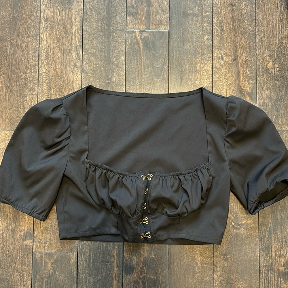 Black crop top size medium